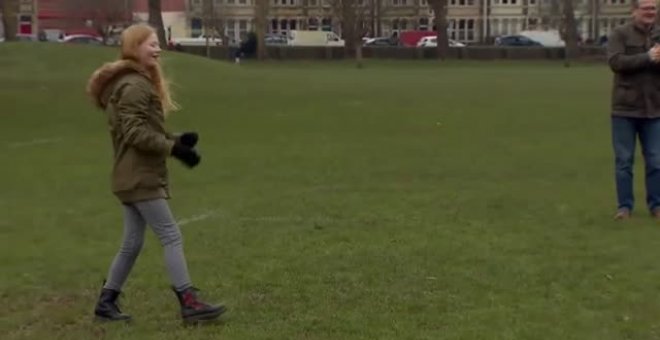 A sus 14 años, Freya Heddington es una de las primeras niñas en recibir un trasplante de corazón revivido