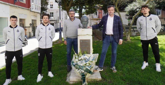 El Racing conmemora los 108 años de su primer partido con una ofrenda floral