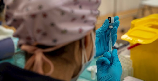 Los menores de 55 años que hayan pasado la covid-19 recibirán una sola dosis de la vacuna