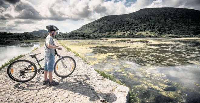 Escápate con tu bici y explora el Ecoparque de Arnuero