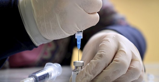 ¿Por qué existe ya una vacuna anticovid y aún esperamos una contra el VIH?