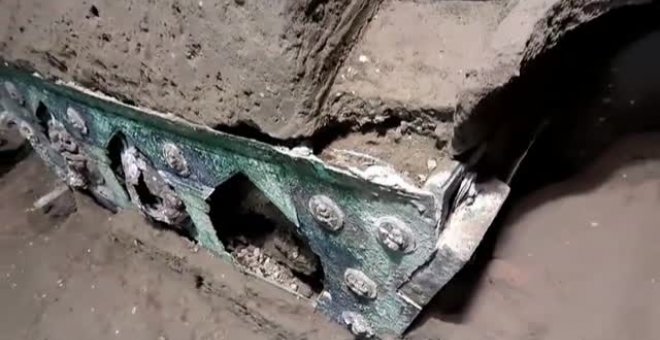 Los arqueólogos hallan en Pompeya una carroza ceremonial romana casi intacta