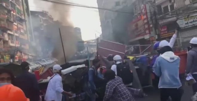 Nuevas protestas y cócteles molotov contra la Policía en las calles de Rangún