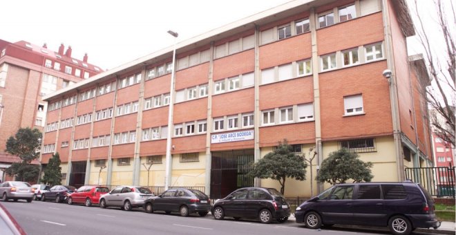 Cierran dos aulas en Cabezón de la Sal y Santander por Covid-19