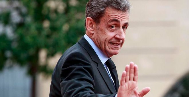 La condena al expresidente francés sorprende a los tuiteros: "Tenía que haber firmado como N. Sarkozy"