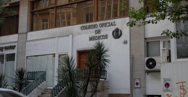 El Colegio de Médicos solicita a la Justicia que Sanidad vacune "de forma urgente" a los más de 100 médicos privados de Cantabria