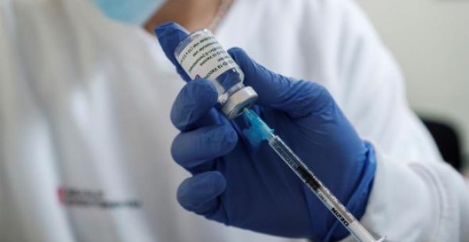 España reanudará el próximo miércoles la vacunación con AstraZeneca