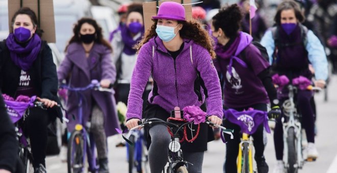 Celebrada una 'bicicletada ecofeminista' en Santander por el 8M