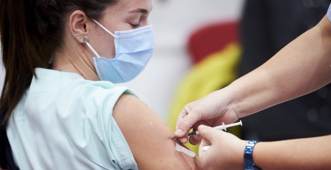 Los centros de salud se suman a la vacunación de docentes y personal no docente, que comienza este miércoles