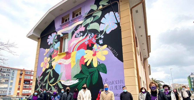 Un mural de 50 metros cuadrados visibiliza la igualdad de oportunidades entre mujeres y hombres