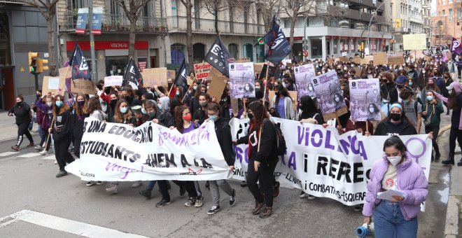 La pandèmia no atura el moviment feminista i milers de dones es mobilitzen a Catalunya aquest 8-M