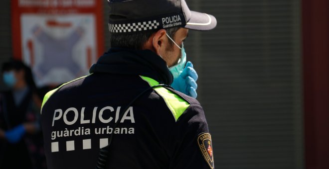 Condemnat a sis mesos de presó un agent de la Guàrdia Urbana de Barcelona per maltractar un detingut a comissaria