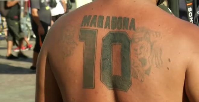 Cientos de argentinos marchan para pedir justicia para Maradona