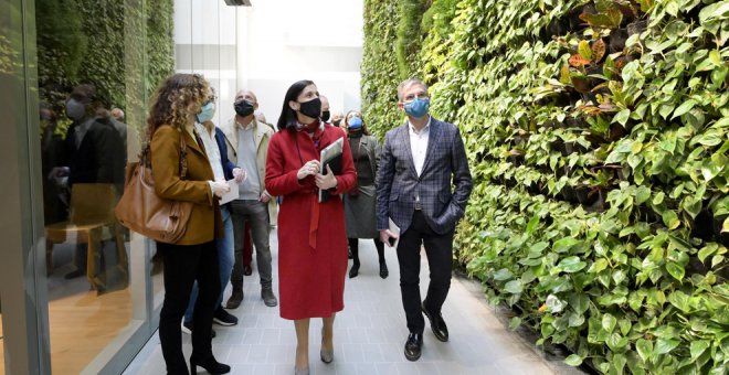 Inaugurado el centro cívico de Castilla-Hermida, que acoge el jardín vertical más grande de Europa