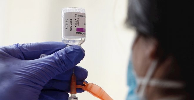 Castilla y León notifica dos posibles reacciones adversas a la vacuna de AstraZeneca