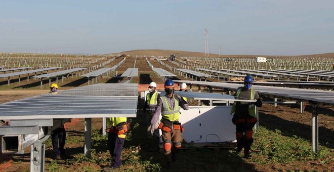 Endesa compra una cartera de 11 proyectos fotovoltaicos en España en los que invertirá 350 millones