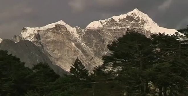 Nepal abrirá el Everest en abril