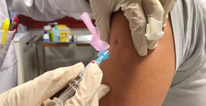 Cómo es la trombosis que ha paralizado la vacunación con AstraZeneca