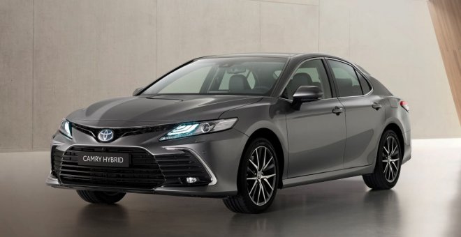 Por algo más de 30.000 euros, el nuevo Toyota Camry Hybrid 2021 es una ganga