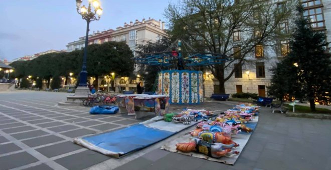 El tiovivo de la plaza Pombo dice adiós