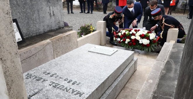 En la ofrenda de Macron y Sánchez a Azaña faltó la tricolor republicana