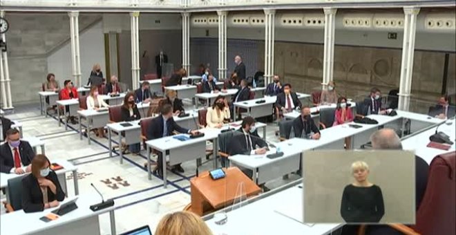 Fracasa la moción de censura en Murcia gracias a los votos de los disidentes de Vox