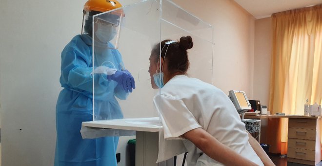 Descienden los nuevos contagios a 38, la incidencia acumulada y los pacientes ingresados en UCI en Cantabria