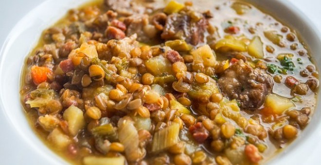Pato confinado - Receta de sopa de lentejas al estilo griego (Faki soupa)