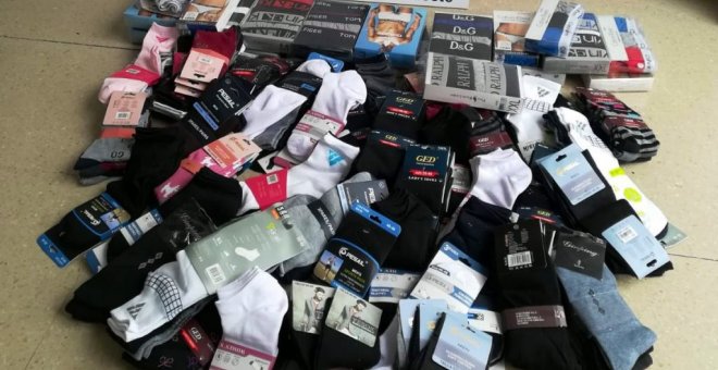 "Qué peligro la gente que vende calcetines para sobrevivir": el indignante tuit de la Policía Local de Albacete tras una incautación de chiste