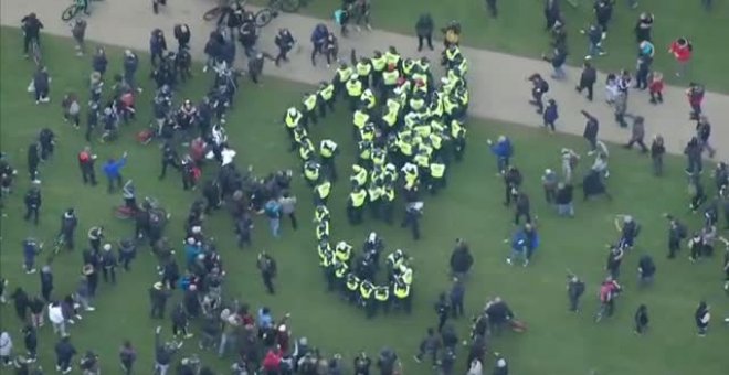 Disturbios y varios detenidos en Londres en una protesta contra el confinamiento