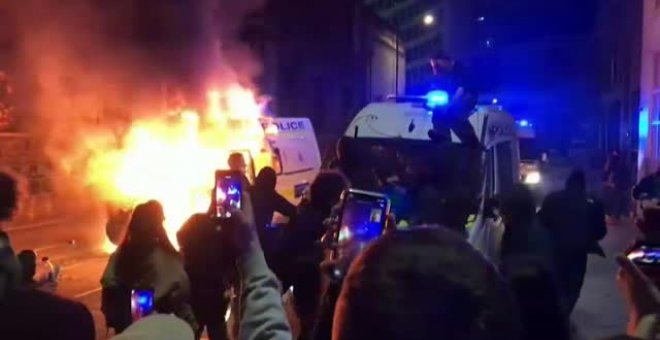 Graves disturbios entre manifestantes y policías anoche en las calles de Bristol