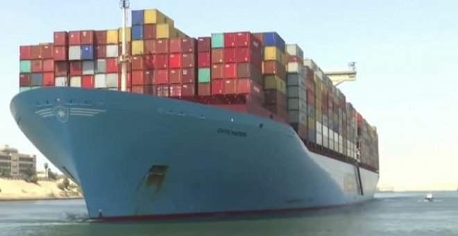 Un carguero atravesado en el Canal de Suez bloquea una de las rutas marítimas más transitada del mundo