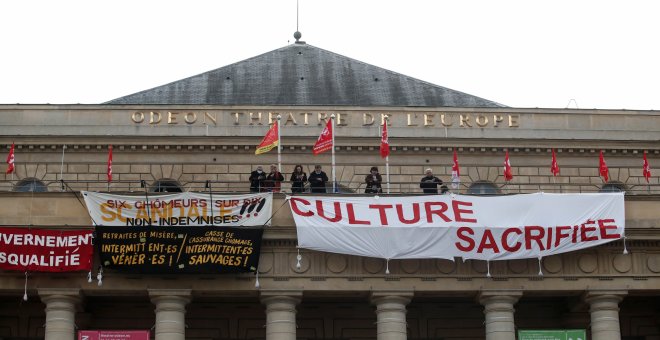 Jóvenes franceses ocupan los teatros del país en protesta por las restricciones a la cultura