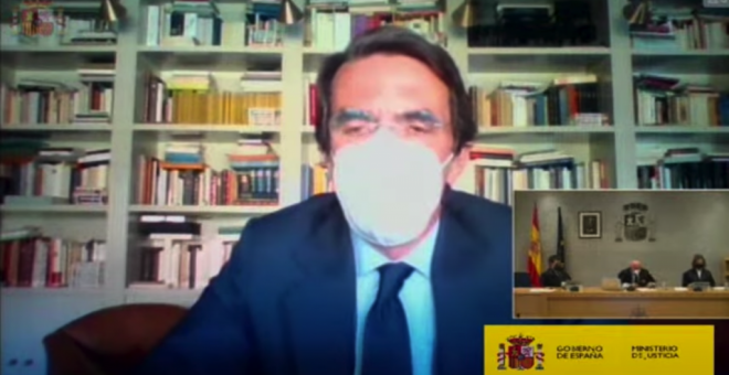 El momento surrealista de Aznar y la mascarilla en el juicio de la caja B