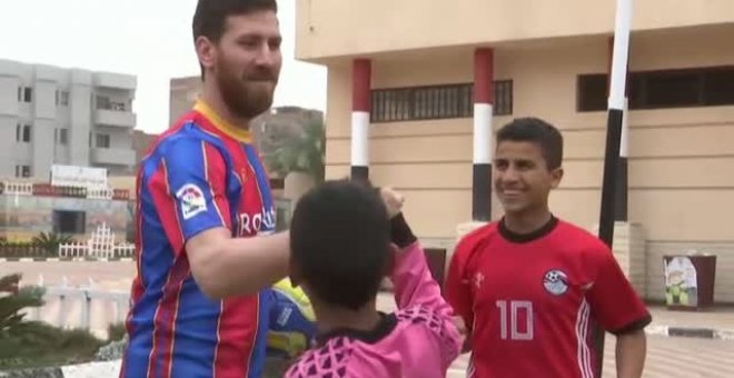 El doble del futbolista Messi es egipcio, pintor y tiene 27 años