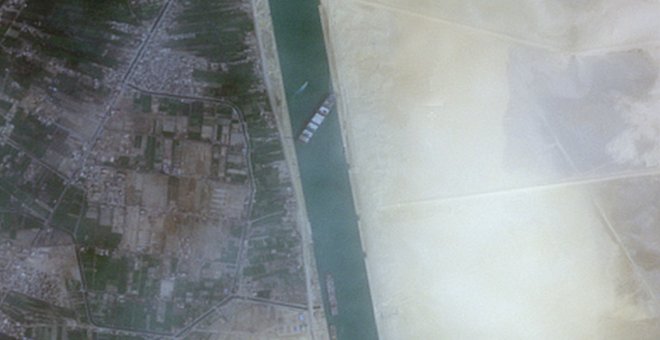 El atasco en el Canal de Suez se hace patente desde el espacio