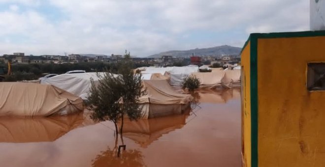 Con M de... - Inundaciones, pandemia y condiciones inhumanas: una visita a los campos de refugiados del norte de Siria