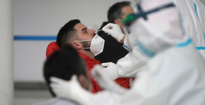 España vuelve al riesgo alto por coronavirus