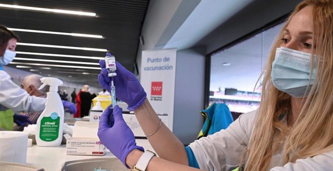 La Comunidad de Madrid tiene dosis almacenadas para vacunar a personas mayores de 80 años