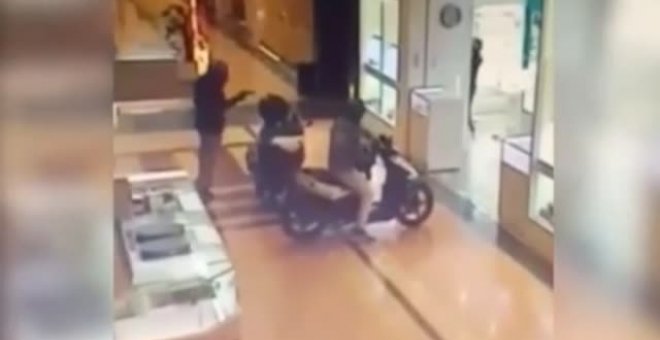 Atraco de película en un centro comercial de Murcia