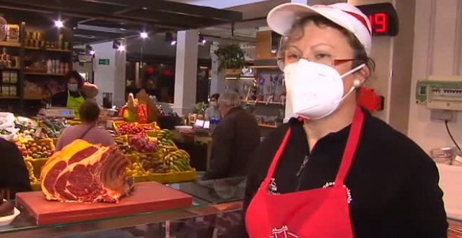 Tenderos toutubers en el mercado de Tomiño, en Pontevedra