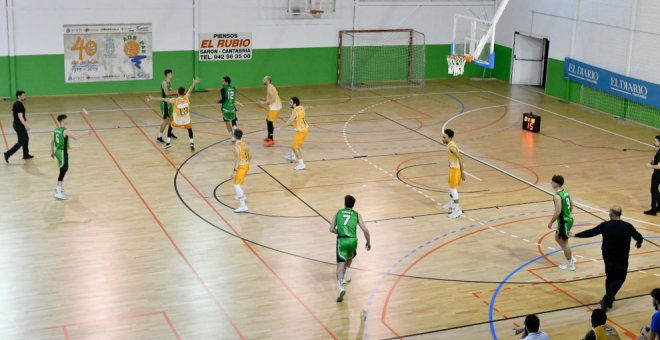 La magia del Fernando Expósito lleva al Raisan Pas Piélagos a imponerse al Conspur Bezana en un partido muy igualado