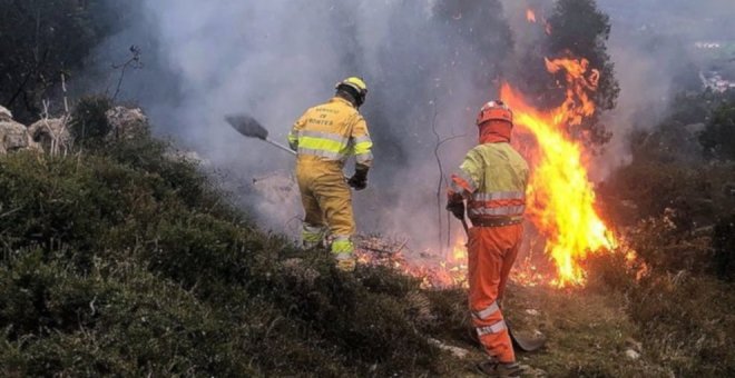 Cantabria sigue con cuatro fuegos activos, uno en Luena y tres en zonas altas