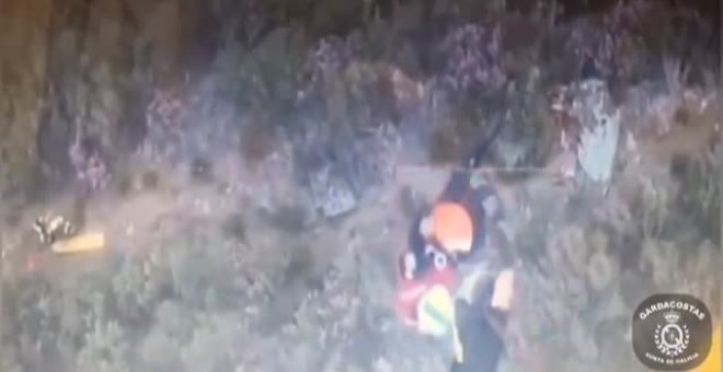 Un helicóptero rescata a una mujer en los montes de Orense