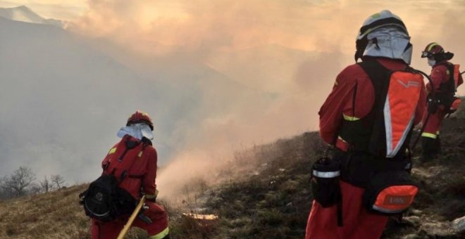 Activos tres incendios forestales en zonas altas de difícil acceso