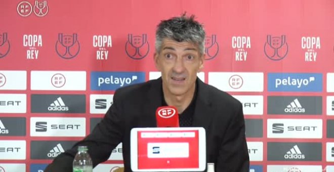 Alguacil pasa del modo entrenador al modo hincha en plena rueda de prensa