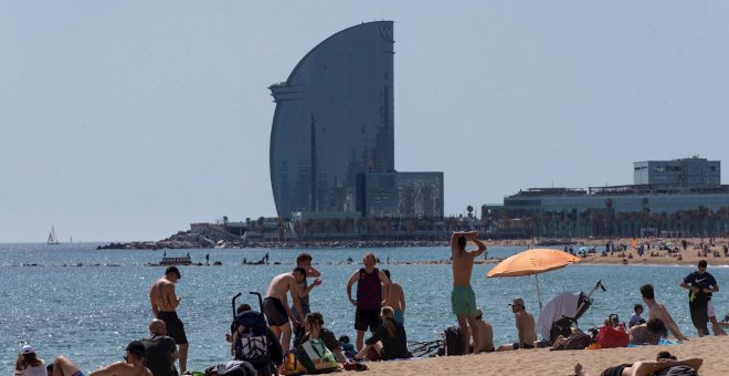 Detenido por agredir sexualmente a una joven en una playa de Barcelona