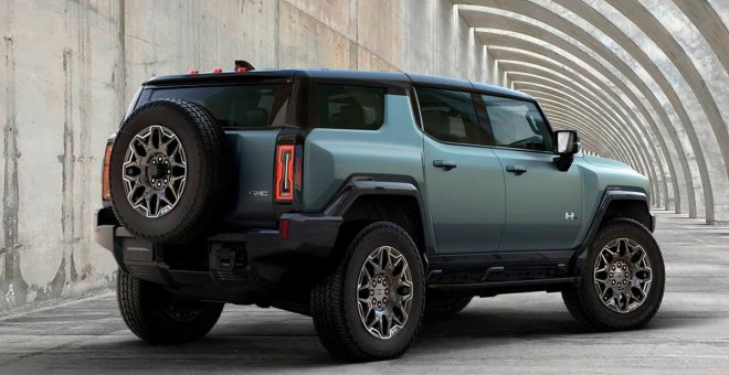 General Motors presenta el SUV Hummer EV eléctrico: tan gigantesco, potente y radical como su hermano