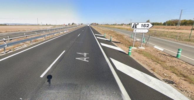 Fallece conductor de turismo tras colisionar con camión en A-4, en Manzanares