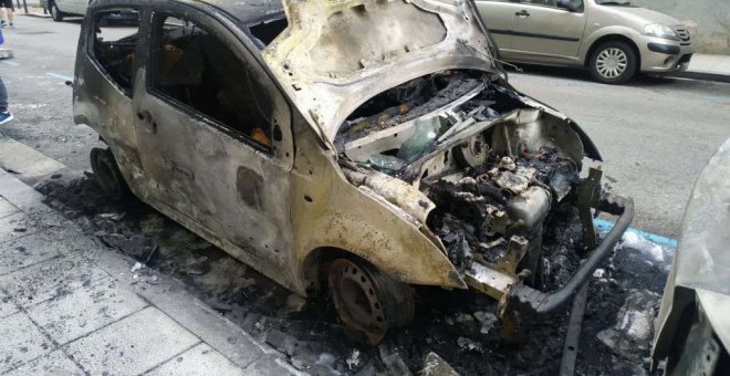La policía investiga si los coches calcinados en Santander ardieron por un hecho fortuito o un acto vandálico